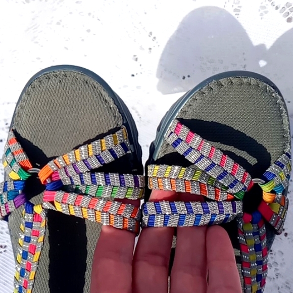 Bernie Mev. Multi Colored Woven Open Toe Strappy Wedge Sandal Size 40 Stretchy - Picture 9 of 14